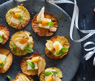 BITE SIZE SNACKS WITH PINEAPPLE & CREAM CHEESE