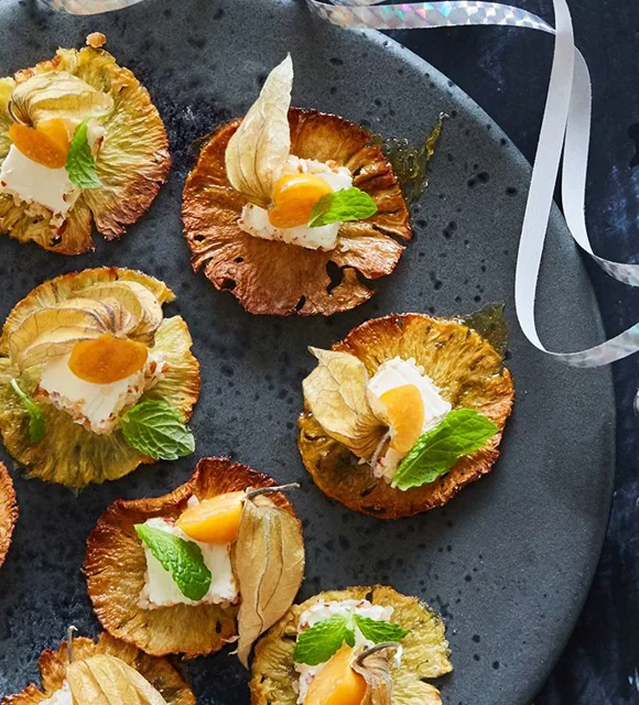 BITE SIZE SNACKS WITH PINEAPPLE & CREAM CHEESE
