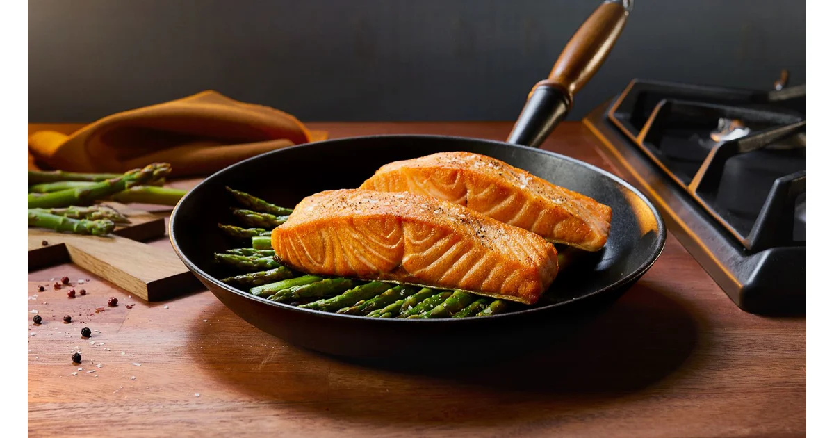 SALMON WITH ASPARAGUS