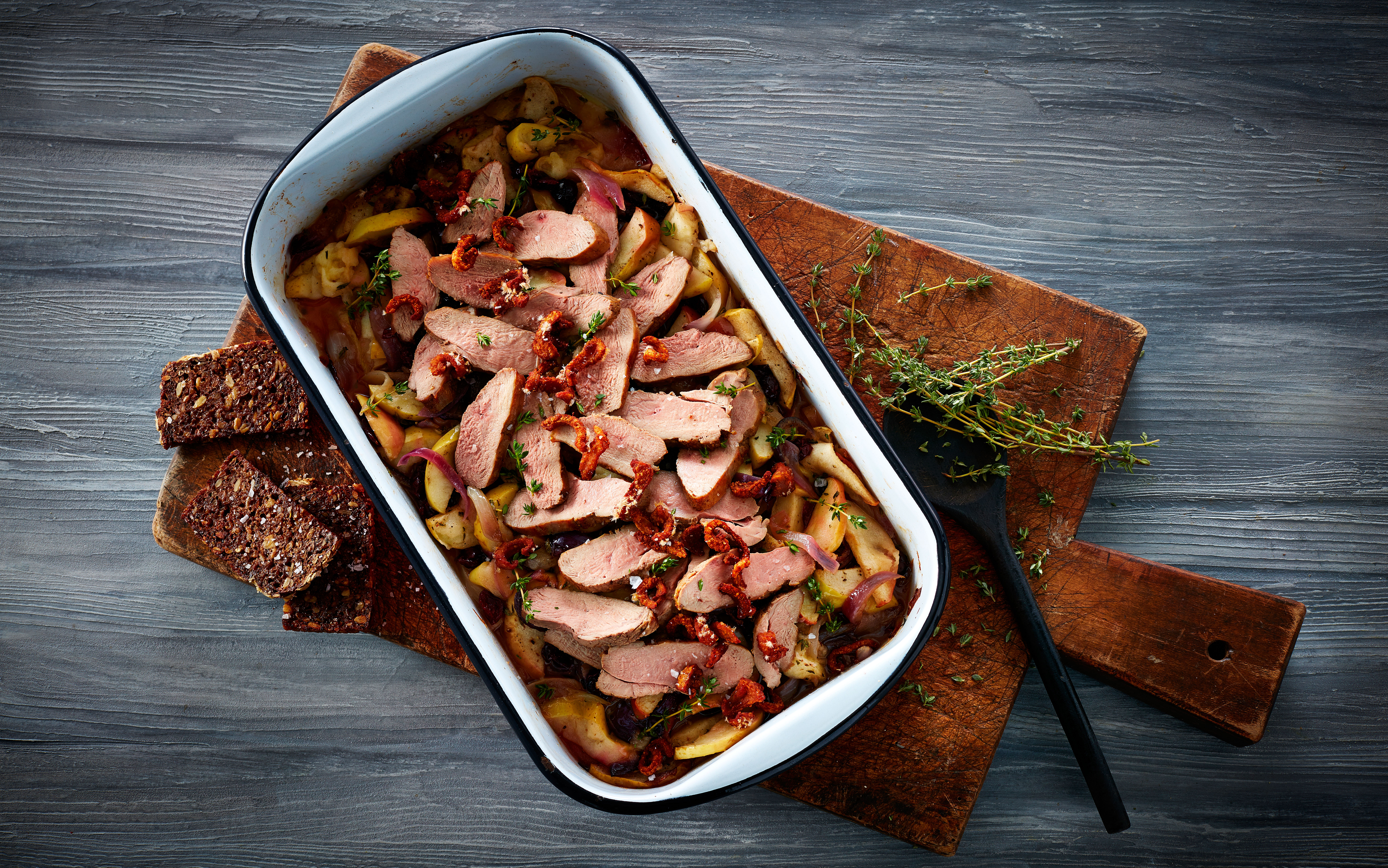 Entenbrust mit Äpfeln und Zwiebeln