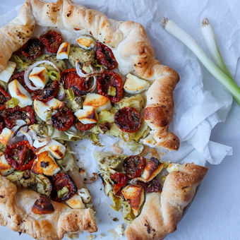 Galett med getost, kronärtskocka och soltorkad tomat