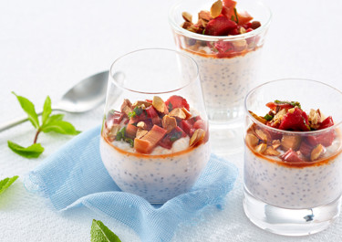 Lactose-free chia porridge with baked rhubarb 