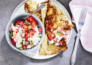 Vaniljpannkakor med cottage cheese och frukt