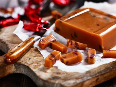 Karpalotoffee maistuu mainiosti paitsi joulukahvin myös teen kanssa.