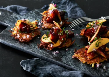 Råraka med fläsk och syrliga äpplen