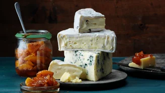 Syltade aprikoser till ostbricka