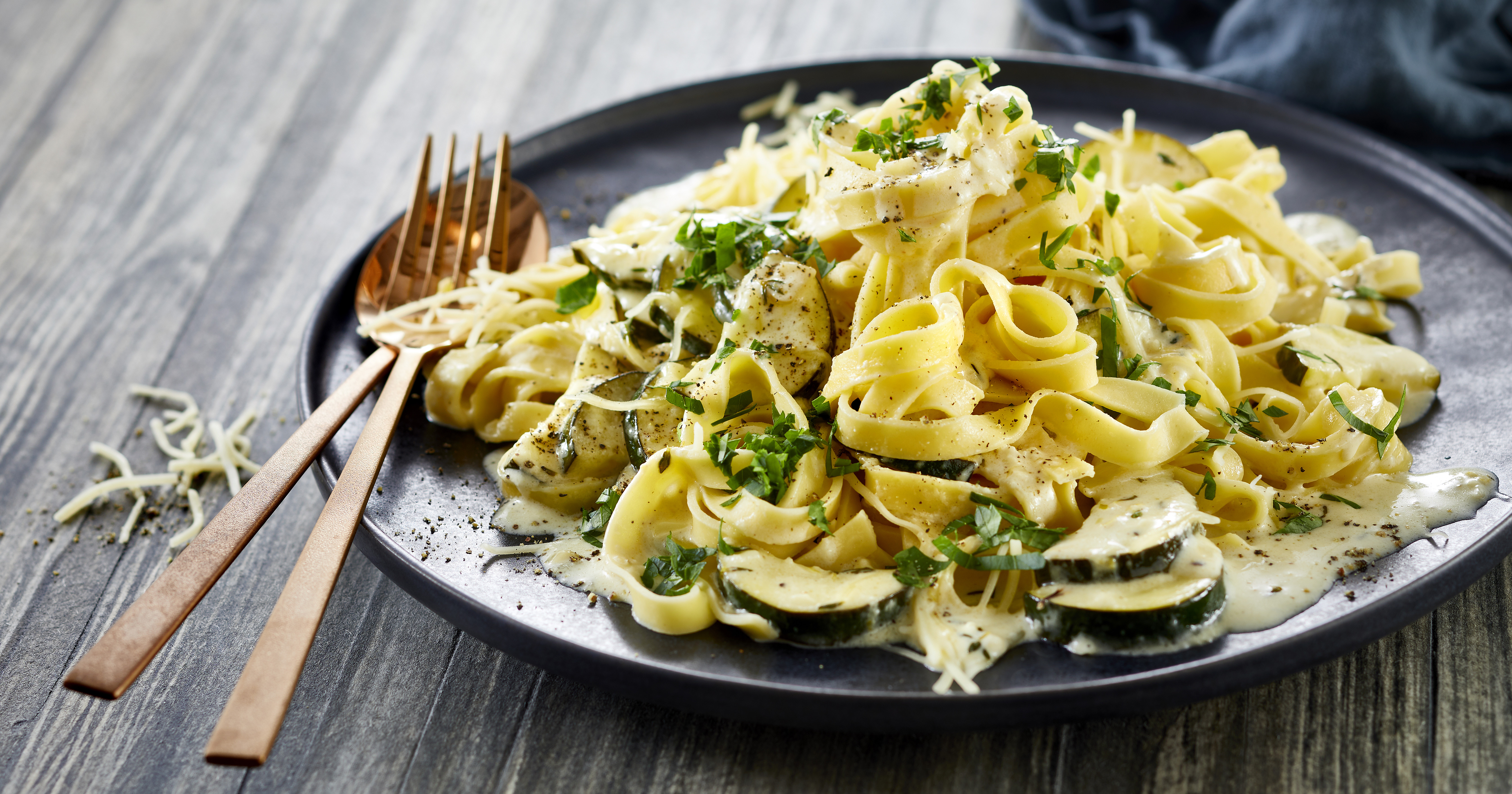 Fettuccine med squash, citron og fløde