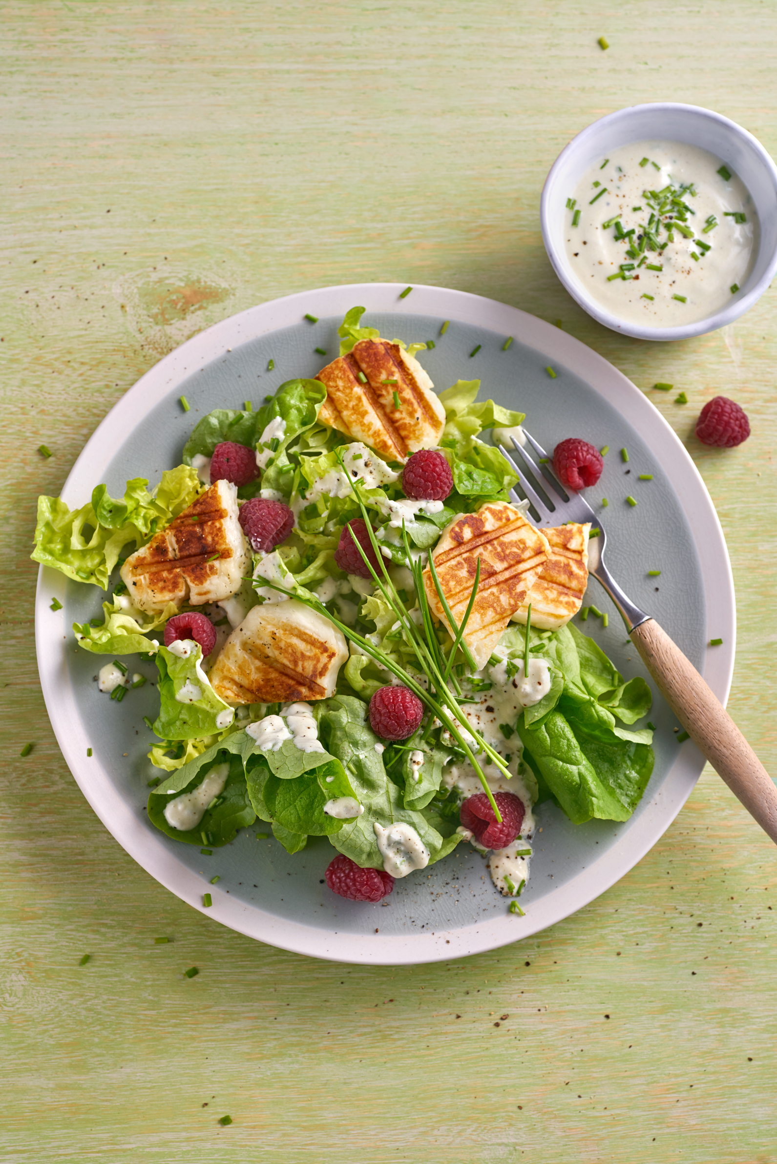 Grüner Salat mit pikantem Salatdressing - Rezept | Arla Foods