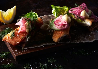 Smörrebröd med stekt spätta
