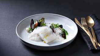 Rimmad torskrygg med blåmusselsås och jordärtskocka