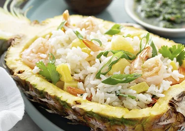 Arroz thai en cáscara de piña con Arla Apetina