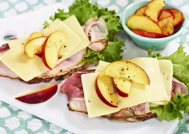 Skink- och nektarinsmörgås