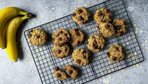 Banana and oat cookies