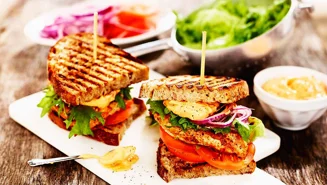 Kycklingburgare med rökt paprika och tomat