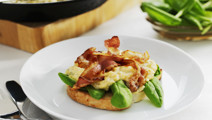 Äggröra med bacon och ost