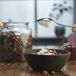 Cremiger Skyr mit Granola und Beeren