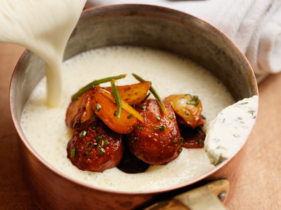 Mandelpotatissoppa med chorizo och rosmarinsmetana