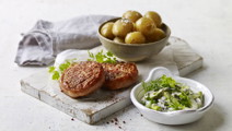 Karbonader med lun grøn urtesauce