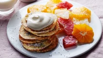 Citroenpannenkoekjes met citrussalade