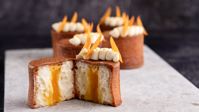 Choux à la crème de fromage frais et insert abricot-bergamote