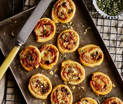 Spicy tomato and cheese scrolls