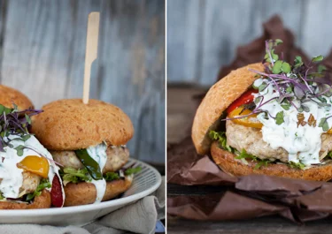 Minced chicken burgers