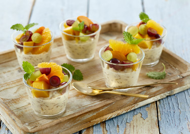 Brunchglas med græsk yoghurt og frugt