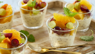 Brunchglas med græsk yoghurt og frugt