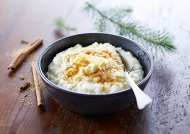 Risengrød med kanelsukker og smørklat