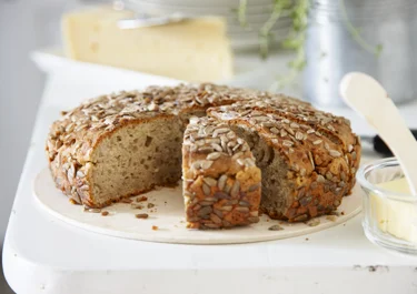 Zonnebloempittenbrood