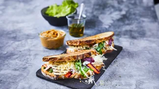 Knusper-Sandwich mit Arla® Pro Mozzarella und Buko® Pikante Kräuter