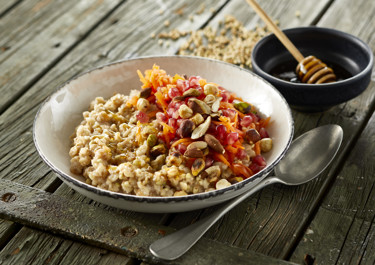 Grov boghvedegrød med tomatsalsa