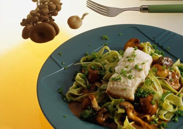 Ovnbagt havkat med svampesauce