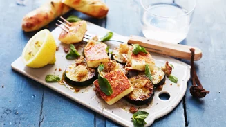 Zucchiniplock med halloumi och mynta