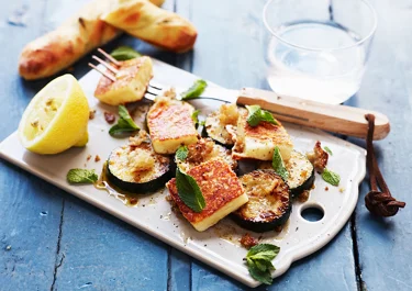 Zucchiniplock med halloumi och mynta