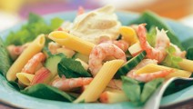 Itämainen katkarapu-pastasalaatti
