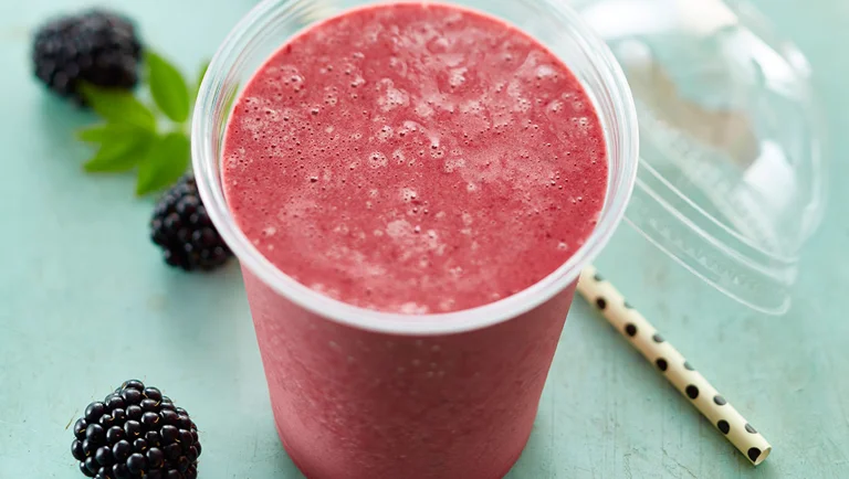 Rundtosset brombær shake