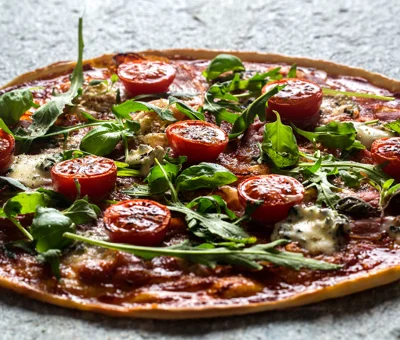 Italiensk pizza med Castello Sort