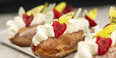 Raikas, pehmeä ja ylellinen. Tämä kermamunkki vie kielen mennessään jo ensipuraisulla.