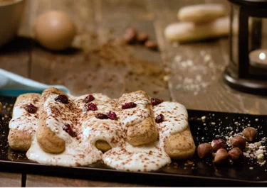 Yogurt tiramisu with cream