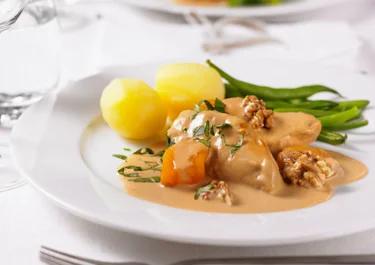 Kalkon med aprikoser och valnötter