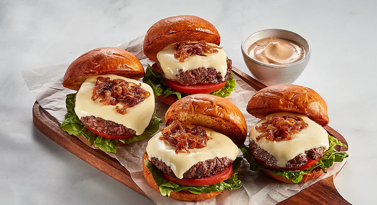 Cheese Burger with Caramelized Onion 