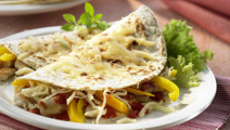 Mexikanische Tortillas mit Arla Finello® Pizzakäse