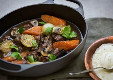 Älggryta med kanel och stjärnanis