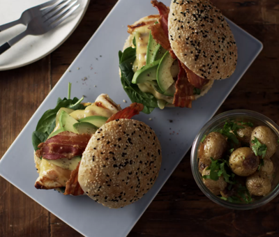 Spicy chicken burger with Mature Cheddar