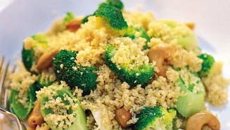 Varm couscoussallad med limesås