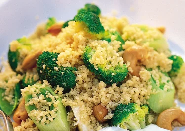 Varm couscoussallad med limesås