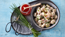 Kartoffelsalat med chilisauce