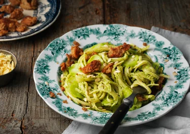 Pasta med krämig broccolipesto