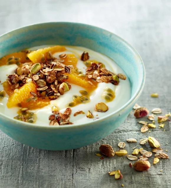 Skyr with orange-passion fruit topping